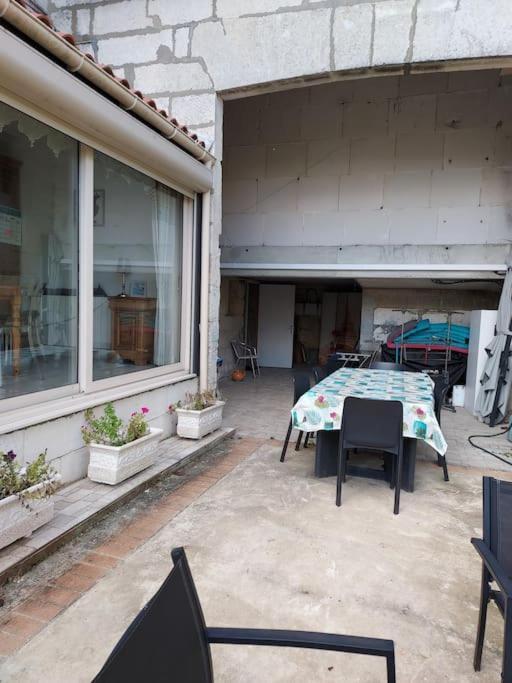 Apartamento Le Lys Saintes Exterior foto